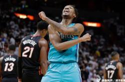 华体会体育赛事直播-尼克斩获黄蜂，伍德创造10+次助攻