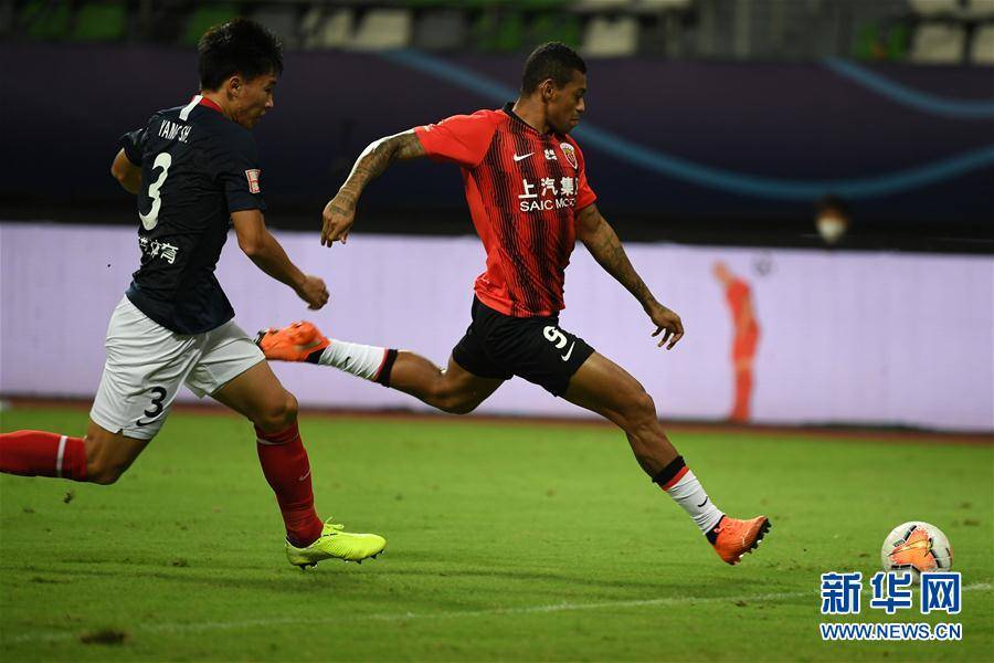 包含上海上港2-1胜重庆力帆新赛季中超收获首胜的词条