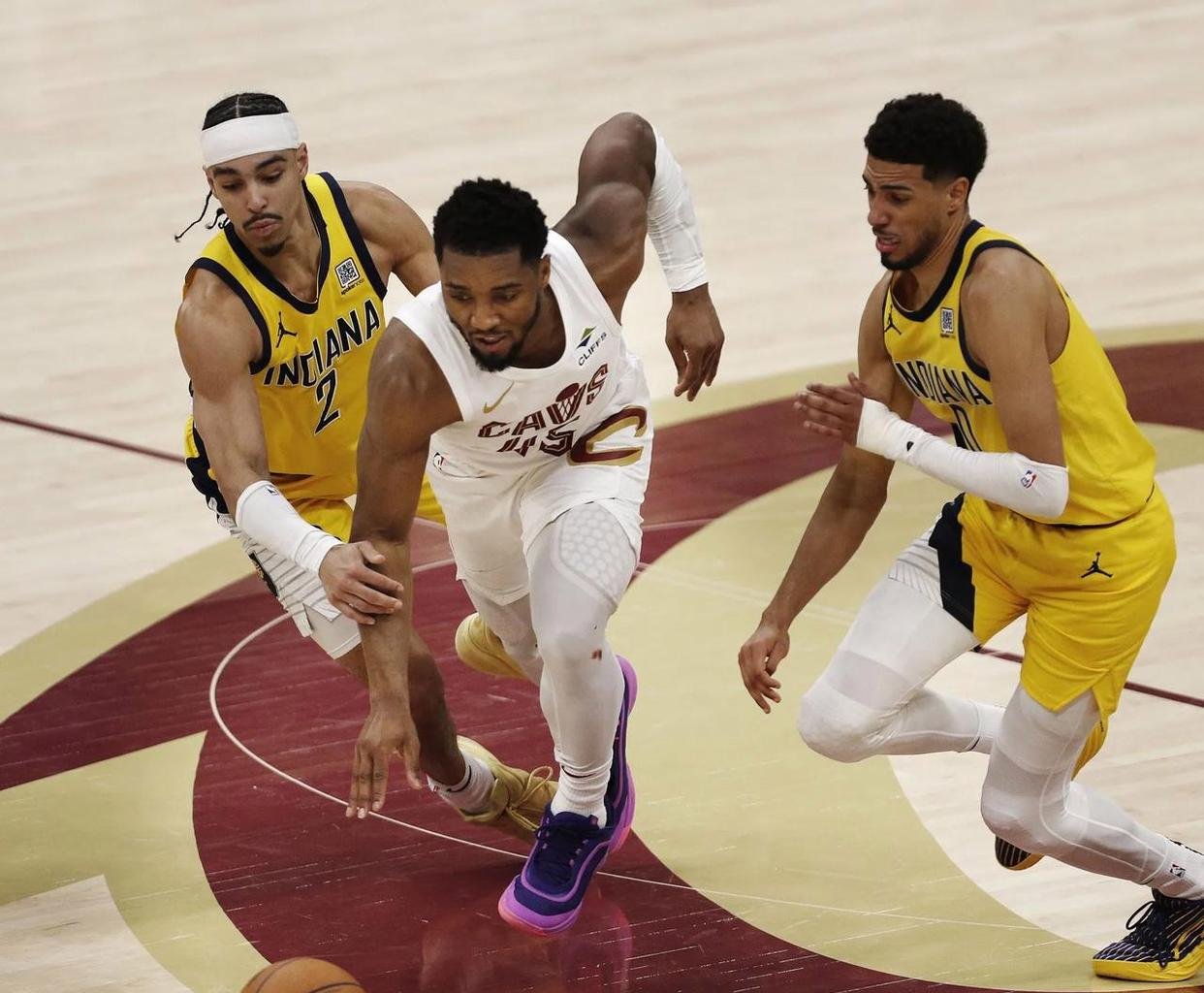 篮网不敌爵士,米切尔砍下30分 篮网不敌爵士,米切尔砍下30分