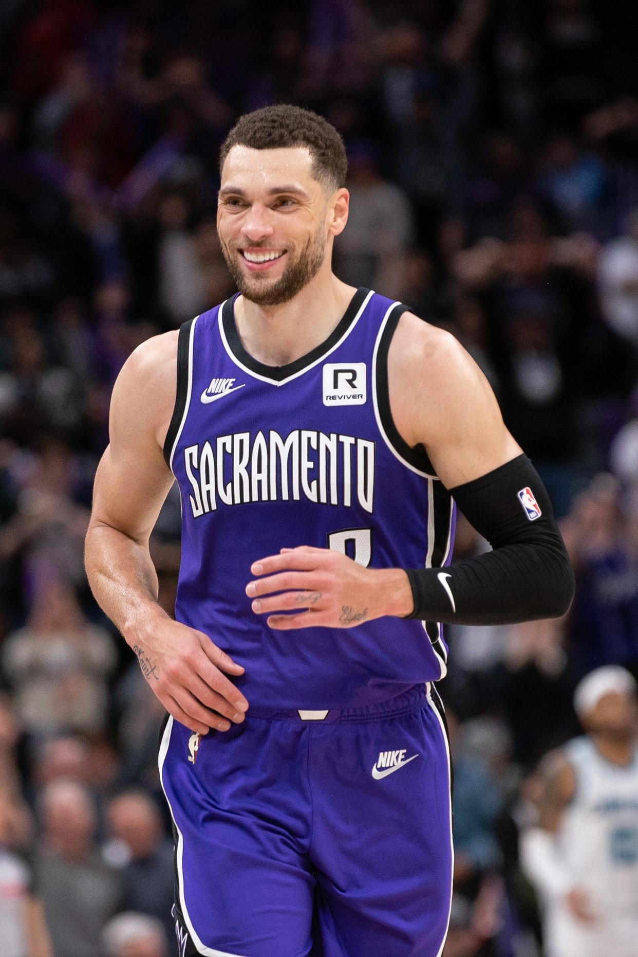 骑士击败国王，拉文20+带队胜出