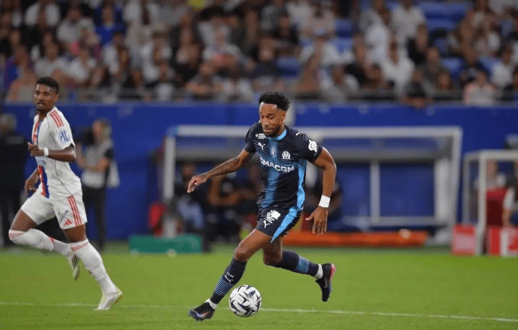 里昂客场大胜,高歌猛进,领跑联赛 里昂客场大胜,高歌猛进,领跑联赛