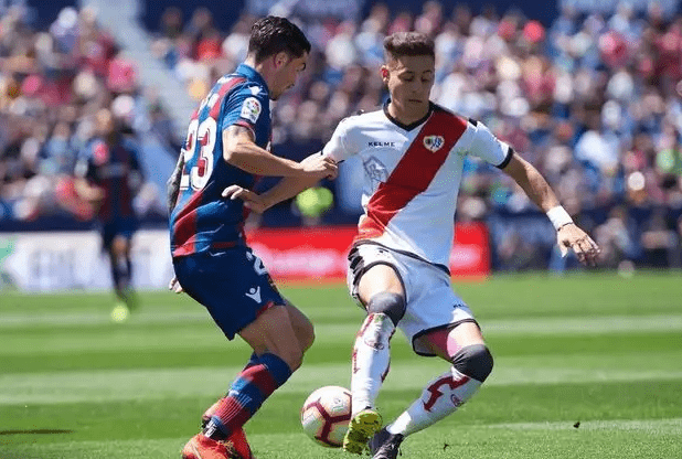 里昂客场大胜,高歌猛进,领跑联赛 里昂客场大胜,高歌猛进,领跑联赛