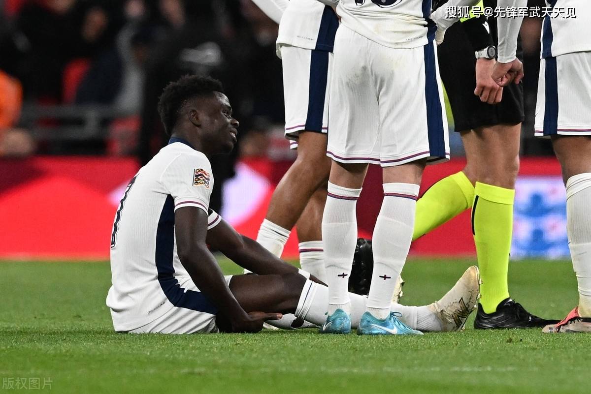 意外发生!欧国联赛决赛,场上球员受伤 意外发生!欧国联赛决赛,场上球员受伤
