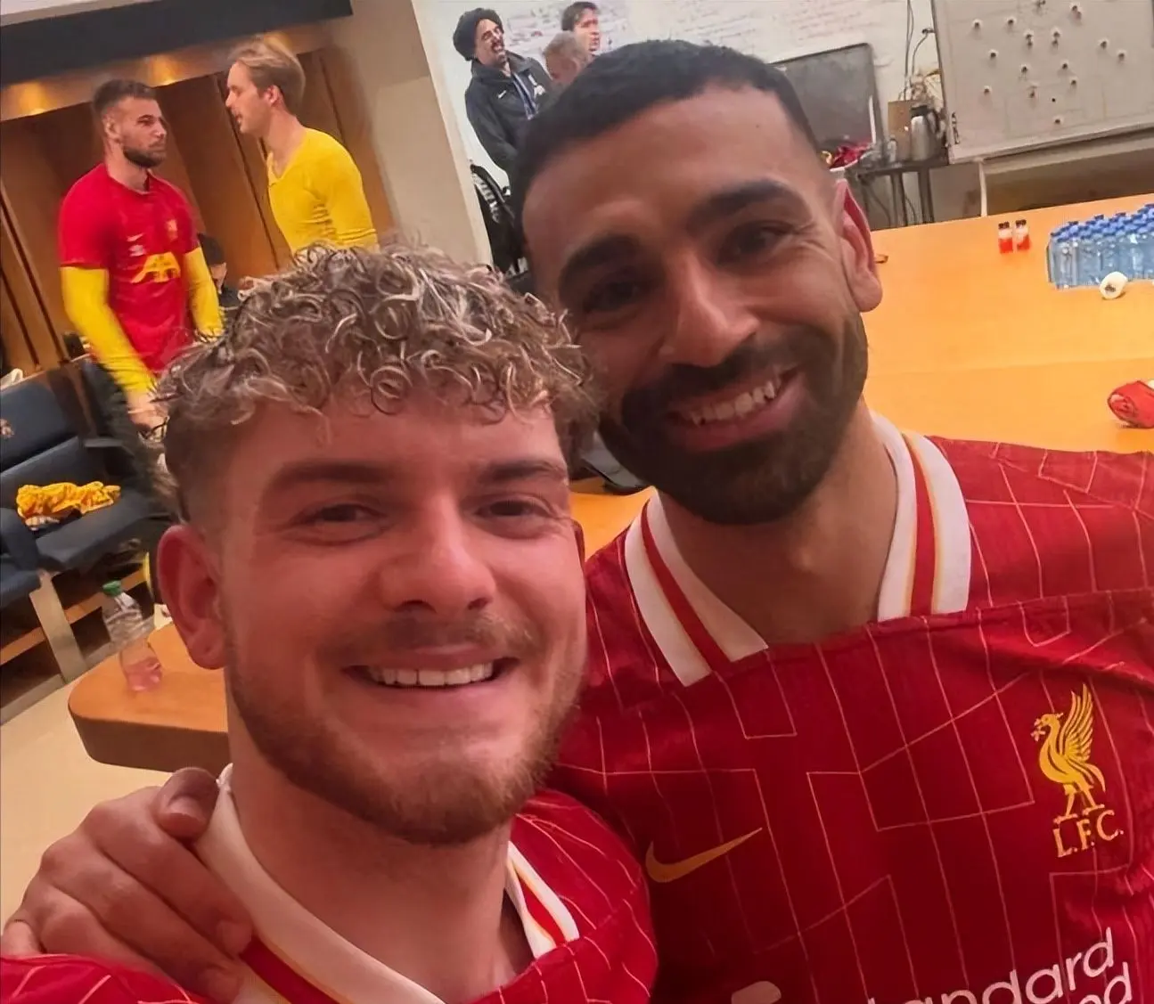 利物浦险胜日本,德利赫特高光表现 利物浦险胜日本,德利赫特高光表现