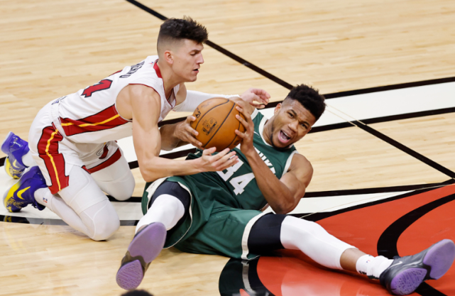 雄鹿B队血洗塞尔维亚男篮，费沃斯打破历史纪录