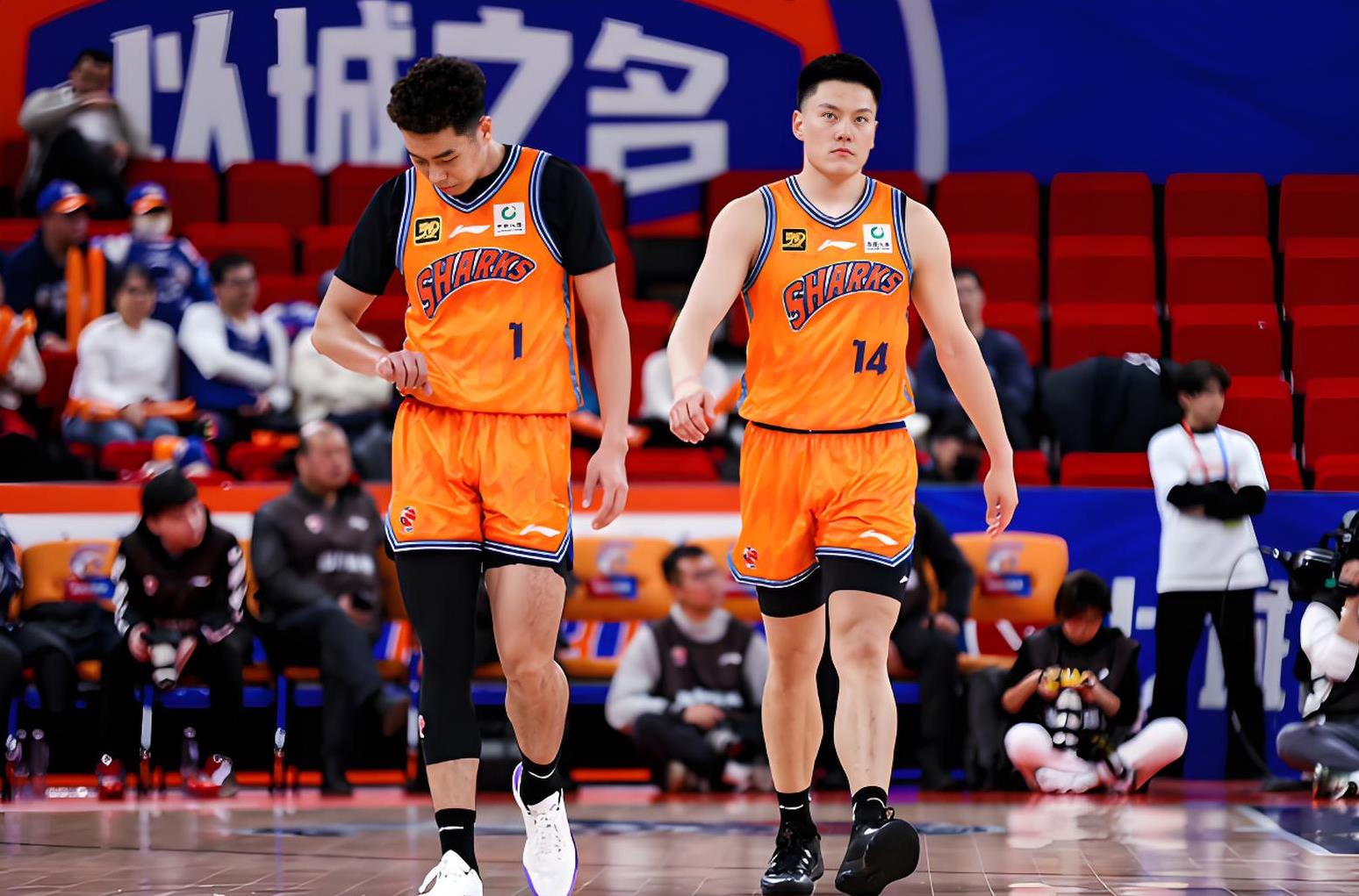 球场风云再起,球队实力对比引关注 球场风云再起,球队实力对比引关注